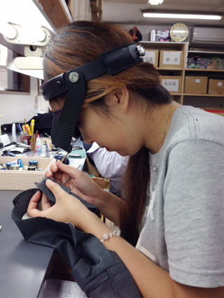 山本真由子作業中 写真